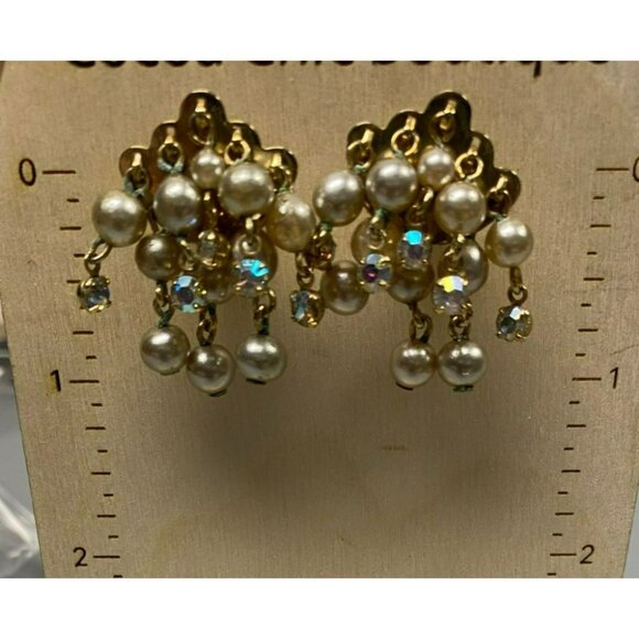 Vintage Gold-tone Metal & Faux Baroque Pearl Cluster Dangle Clip-on Earrings - Picture 1 of 4